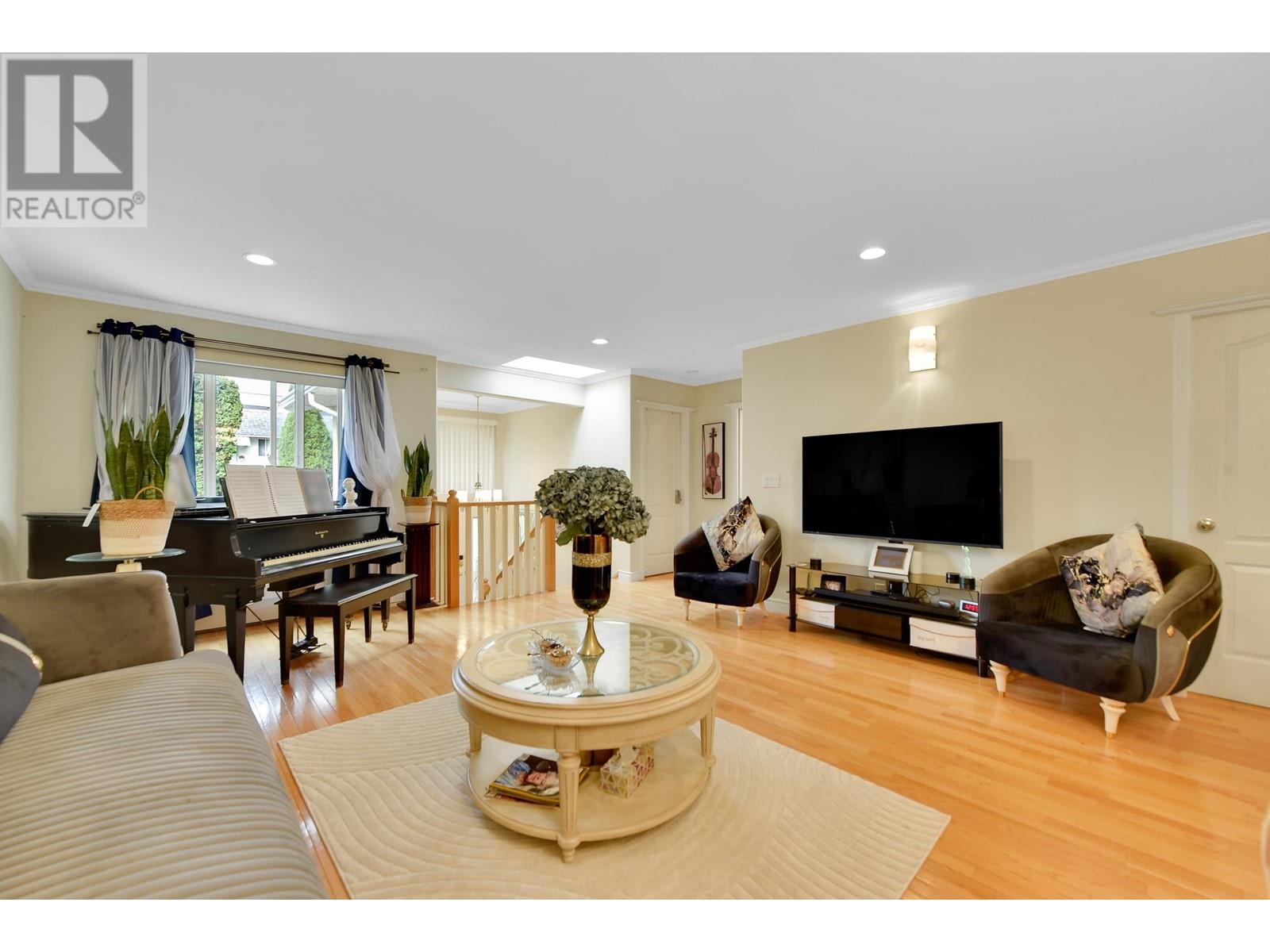 7548 12th Avenue, Burnaby, British Columbia  V3N 2K1 - Photo 4 - R2938837