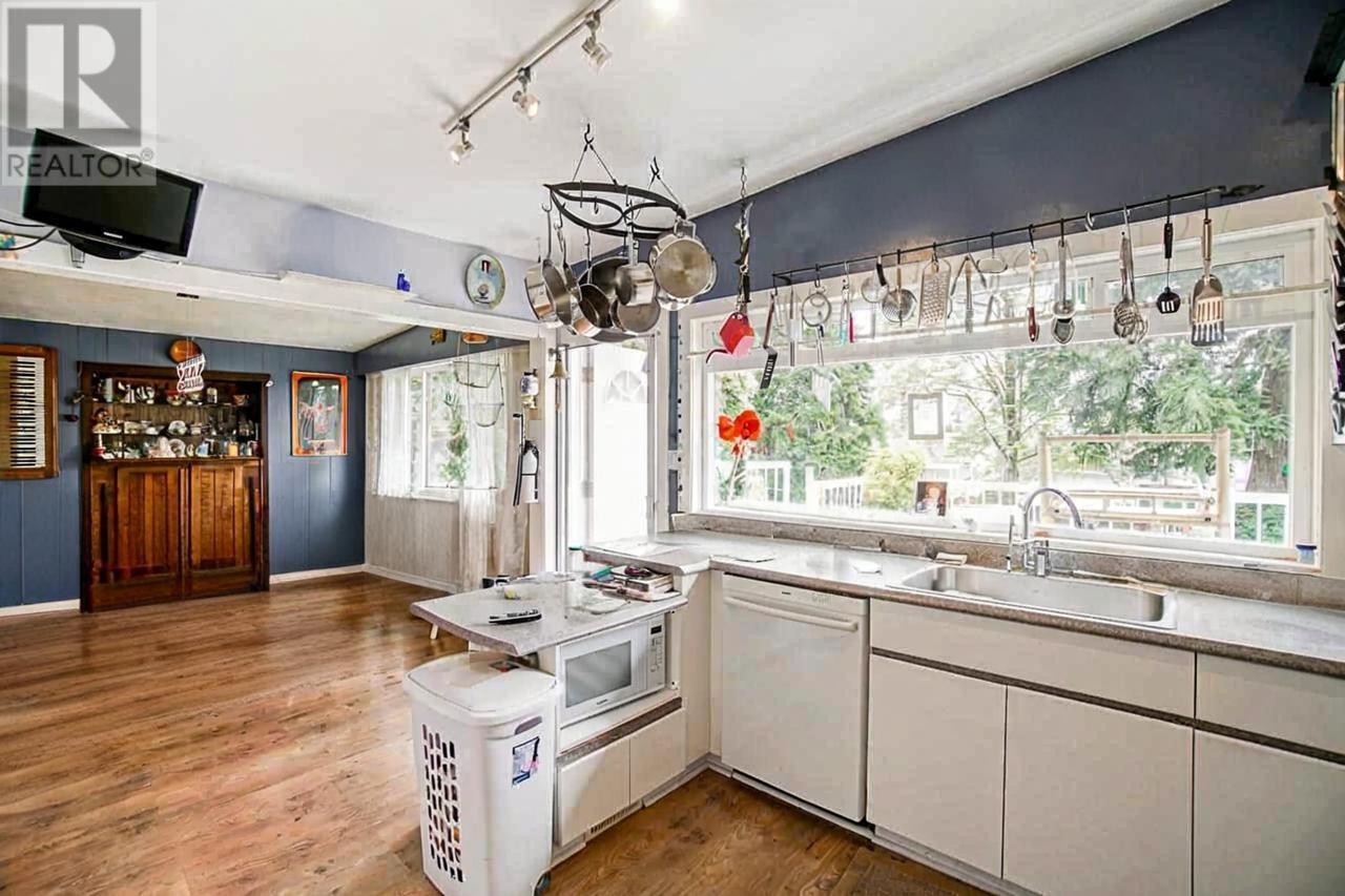 Listing Picture 6 of 20 : 4372 GRETA STREET, Burnaby / 本拿比 - 魯藝地產 Yvonne Lu Group - MLS Medallion Club Member