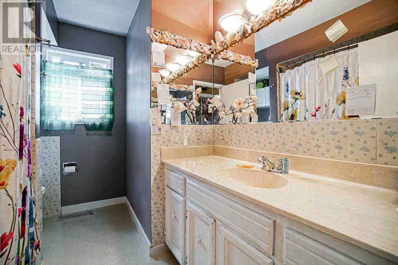 Listing Picture 17 of 20 : 4372 GRETA STREET, Burnaby / 本拿比 - 魯藝地產 Yvonne Lu Group - MLS Medallion Club Member