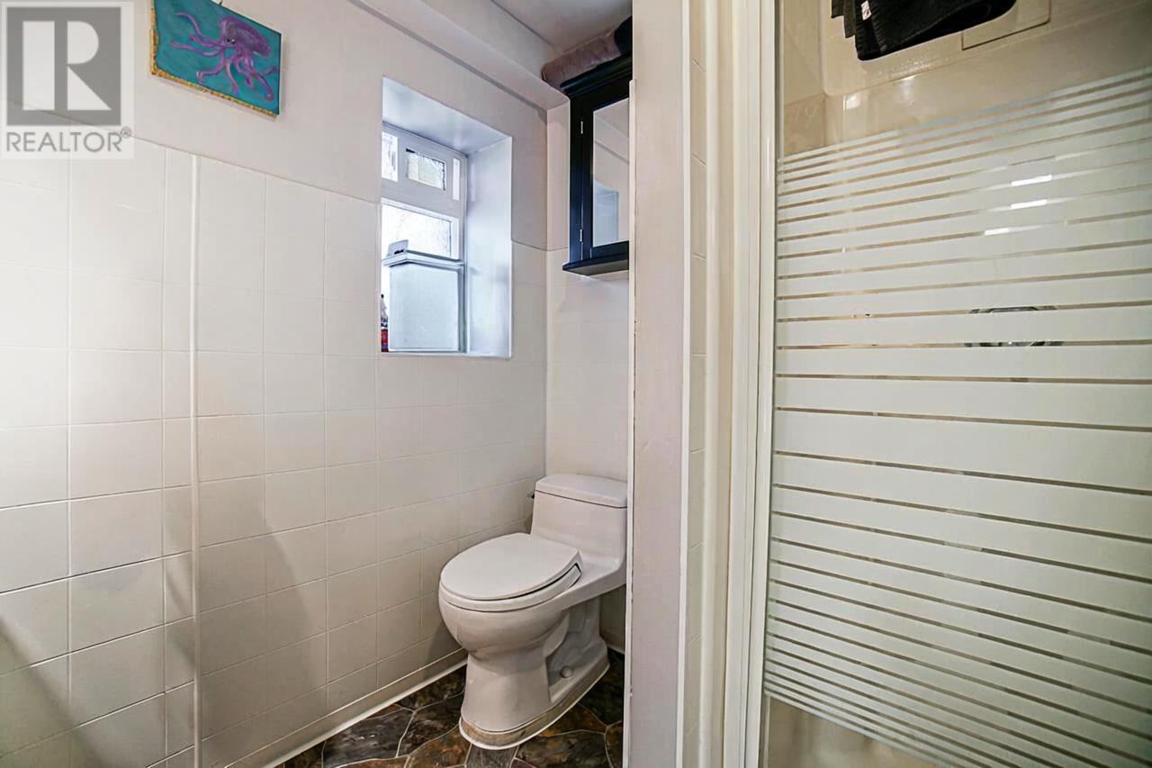 Listing Picture 18 of 20 : 4372 GRETA STREET, Burnaby / 本拿比 - 魯藝地產 Yvonne Lu Group - MLS Medallion Club Member