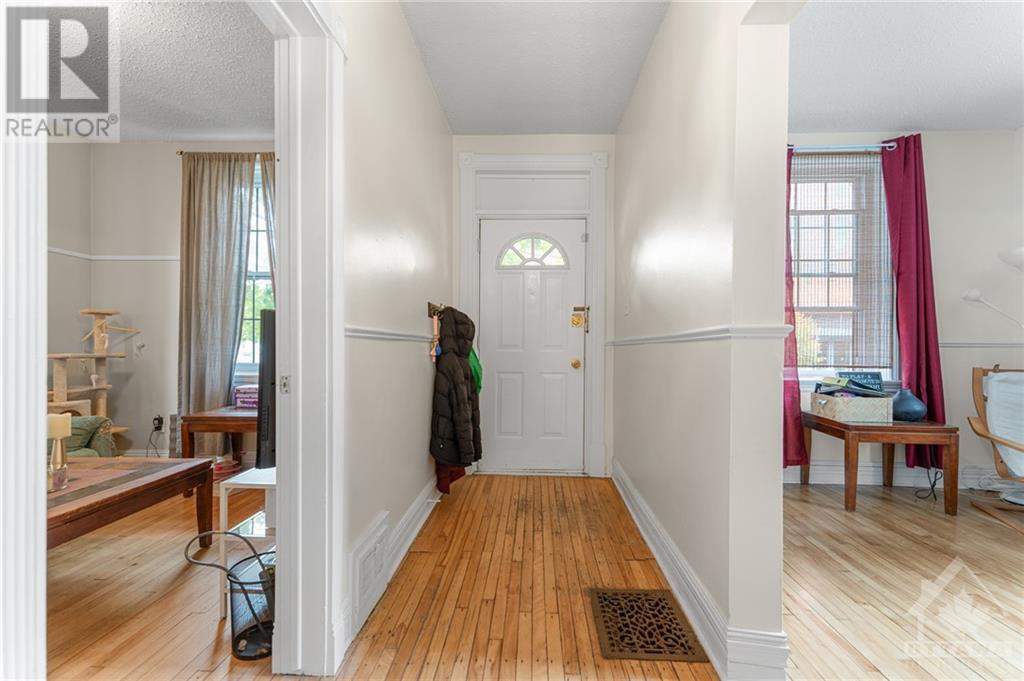 114 Barrette StreetOttawa, Ontario  K1L 8A1 - Photo 3 - X9524203