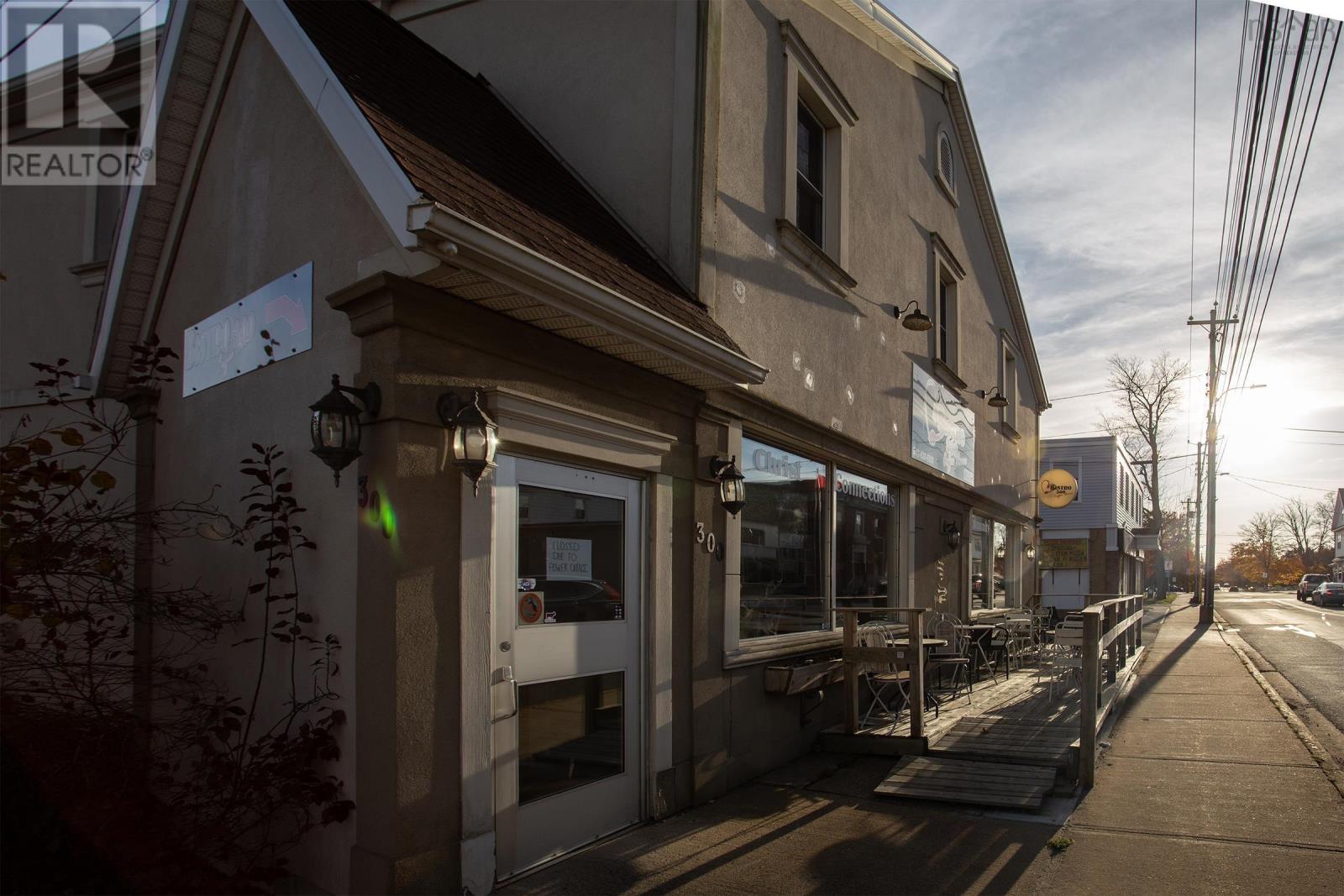 296-300 Main Street, Middleton, Nova Scotia  B0S 1P0 - Photo 2 - 202425417