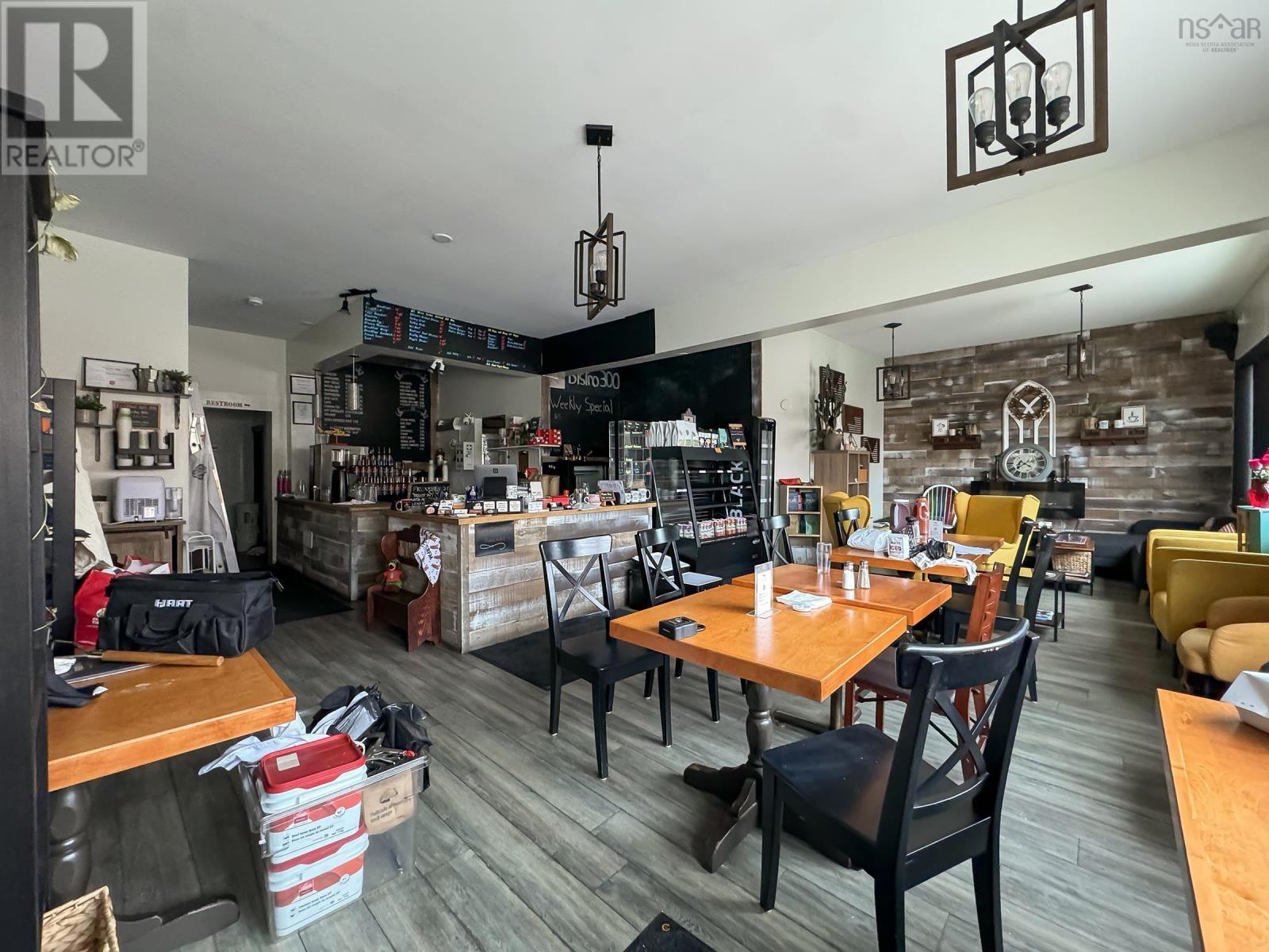 296-300 Main Street, Middleton, Nova Scotia  B0S 1P0 - Photo 3 - 202425417