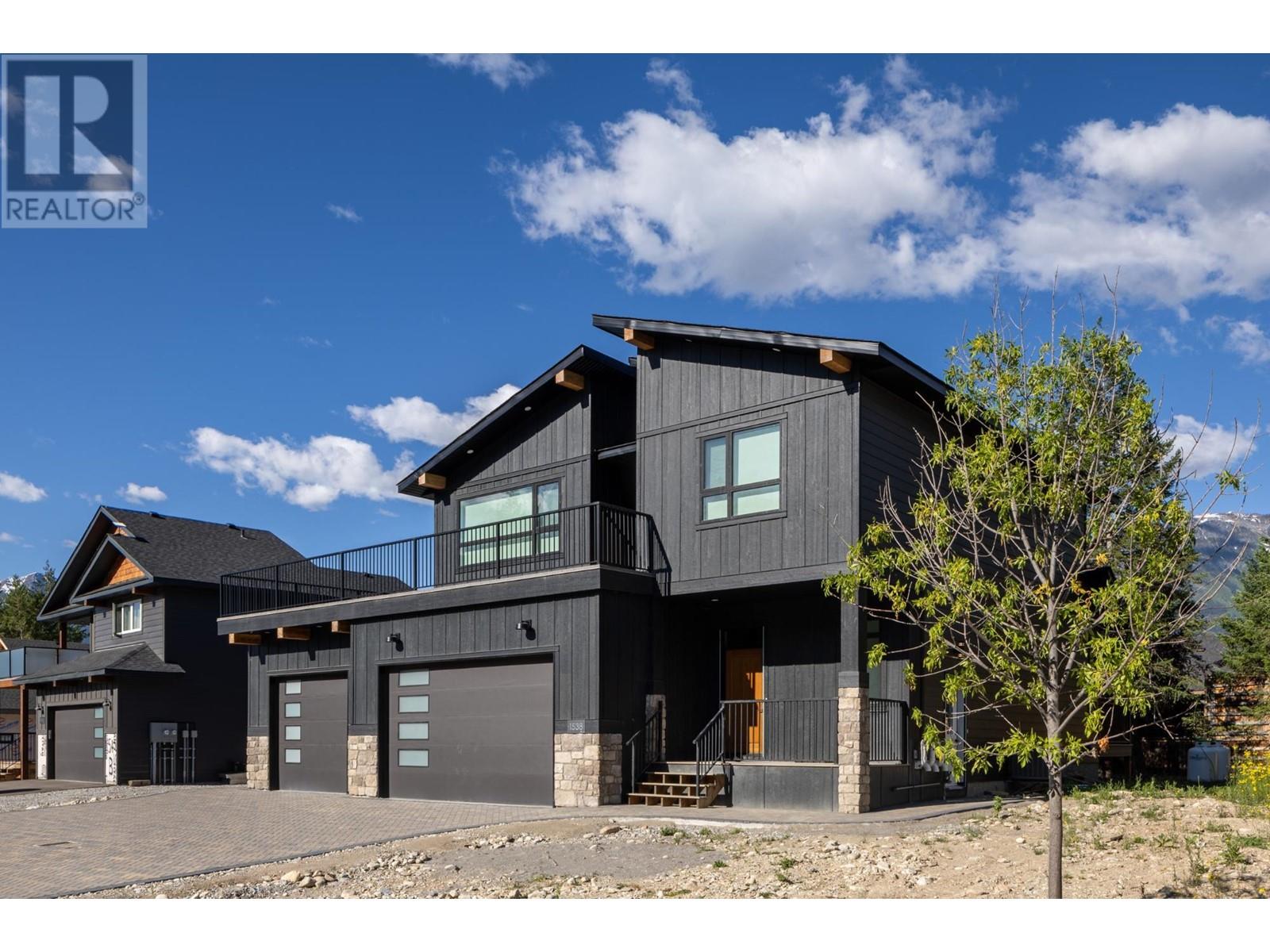 1538 CEDAR Street, golden, British Columbia V0A1H0