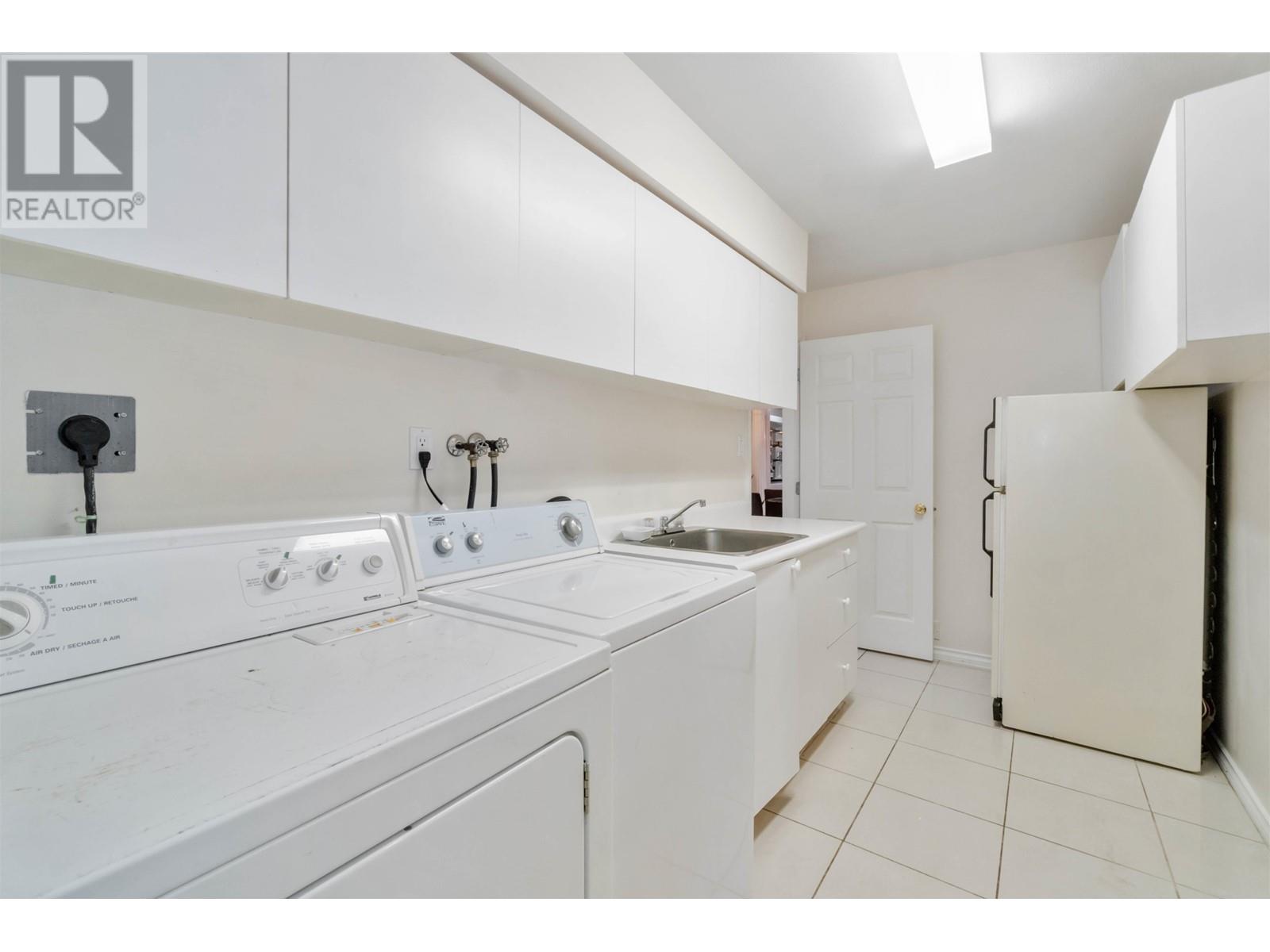 Listing Picture 17 of 40 : 5371 BLUNDELL ROAD, Richmond / 烈治文 - 魯藝地產 Yvonne Lu Group - MLS Medallion Club Member