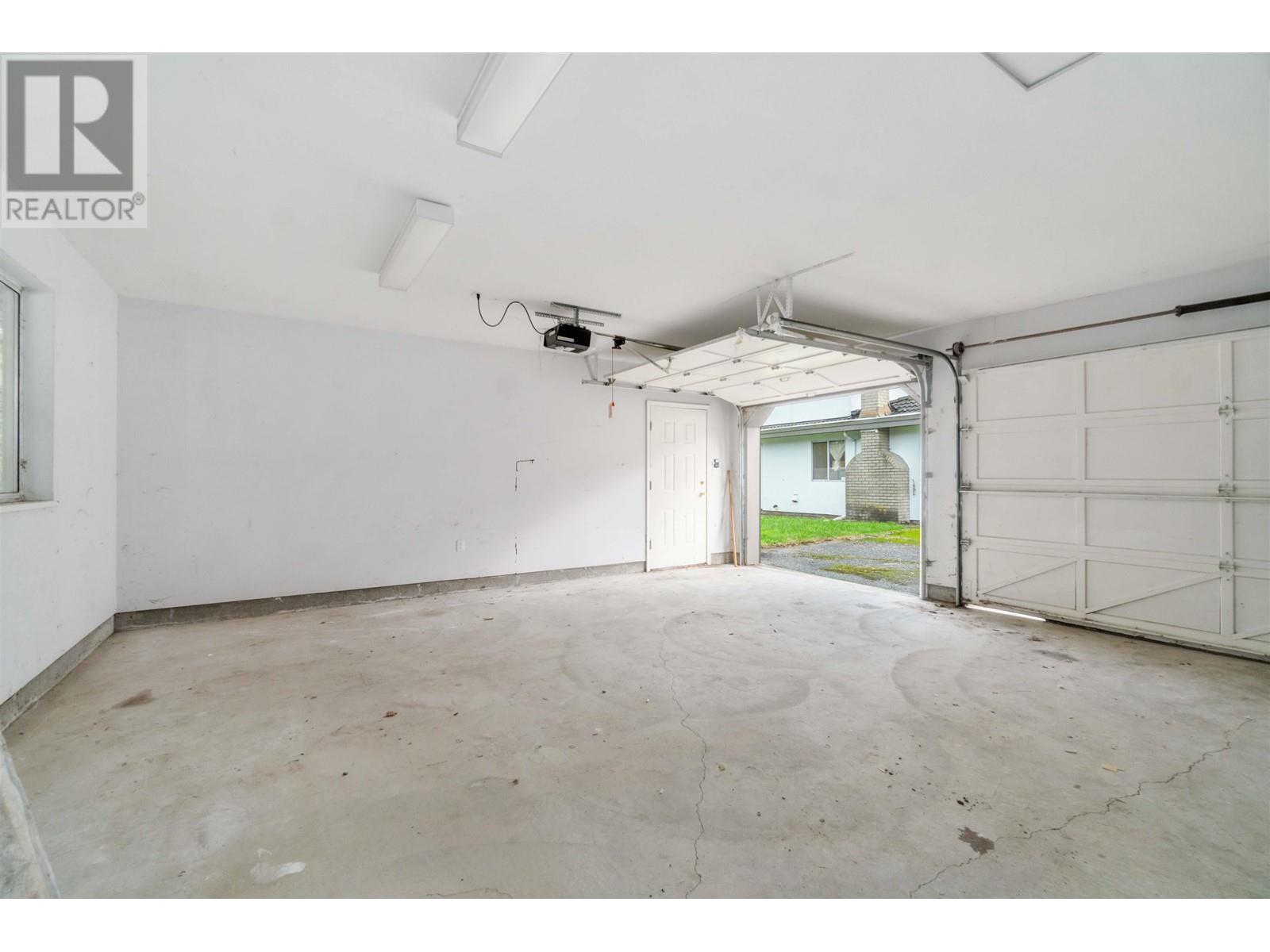 Listing Picture 37 of 40 : 5371 BLUNDELL ROAD, Richmond / 烈治文 - 魯藝地產 Yvonne Lu Group - MLS Medallion Club Member