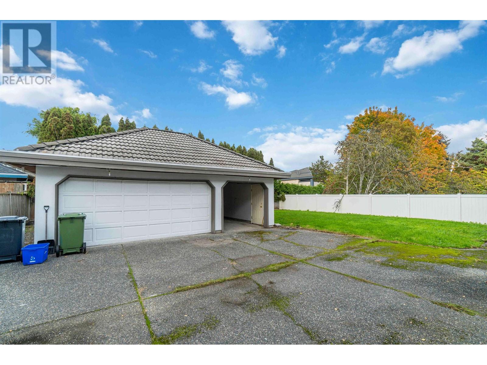 Listing Picture 36 of 40 : 5371 BLUNDELL ROAD, Richmond / 烈治文 - 魯藝地產 Yvonne Lu Group - MLS Medallion Club Member