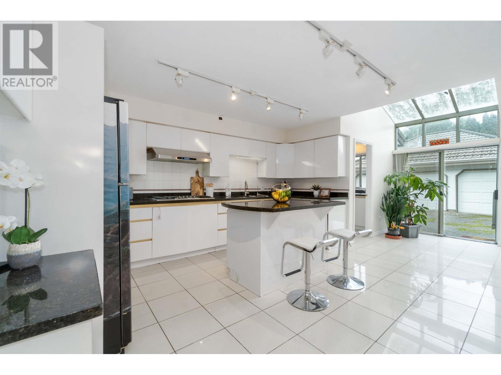 Listing Picture 11 of 40 : 5371 BLUNDELL ROAD, Richmond / 烈治文 - 魯藝地產 Yvonne Lu Group - MLS Medallion Club Member