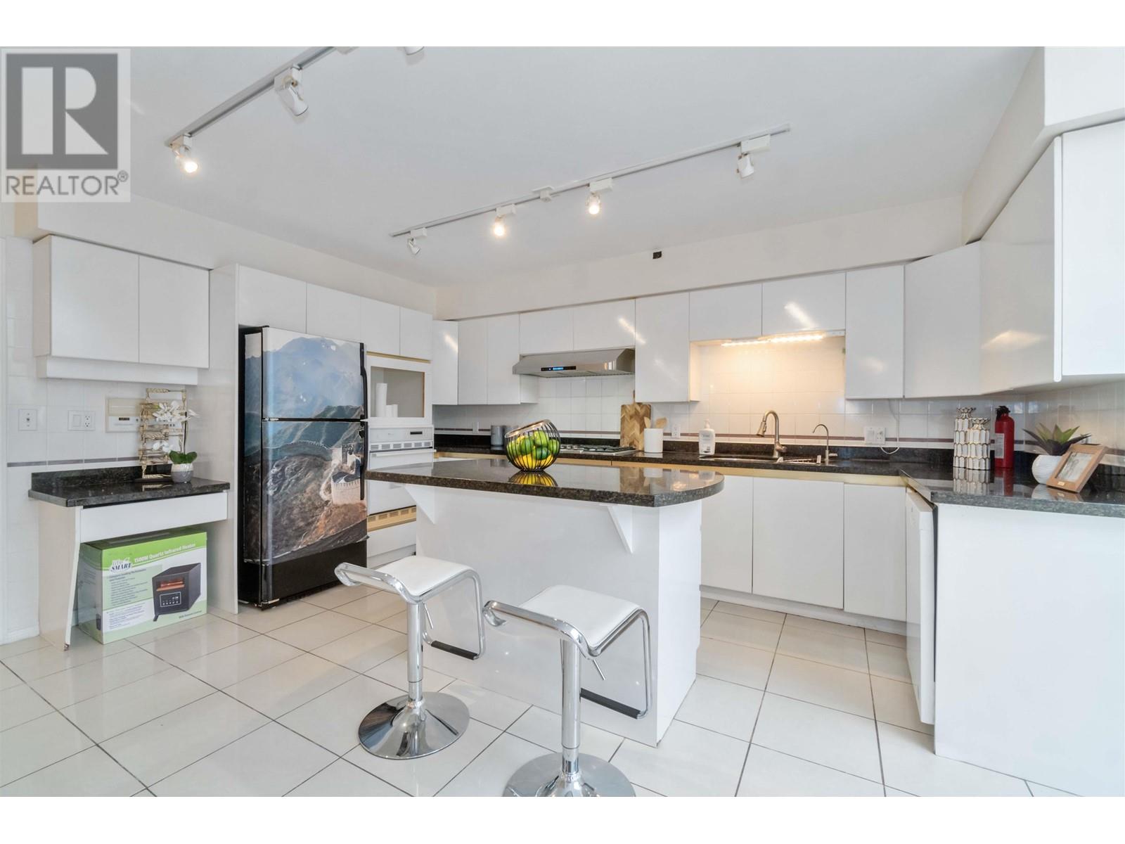 Listing Picture 12 of 40 : 5371 BLUNDELL ROAD, Richmond / 烈治文 - 魯藝地產 Yvonne Lu Group - MLS Medallion Club Member