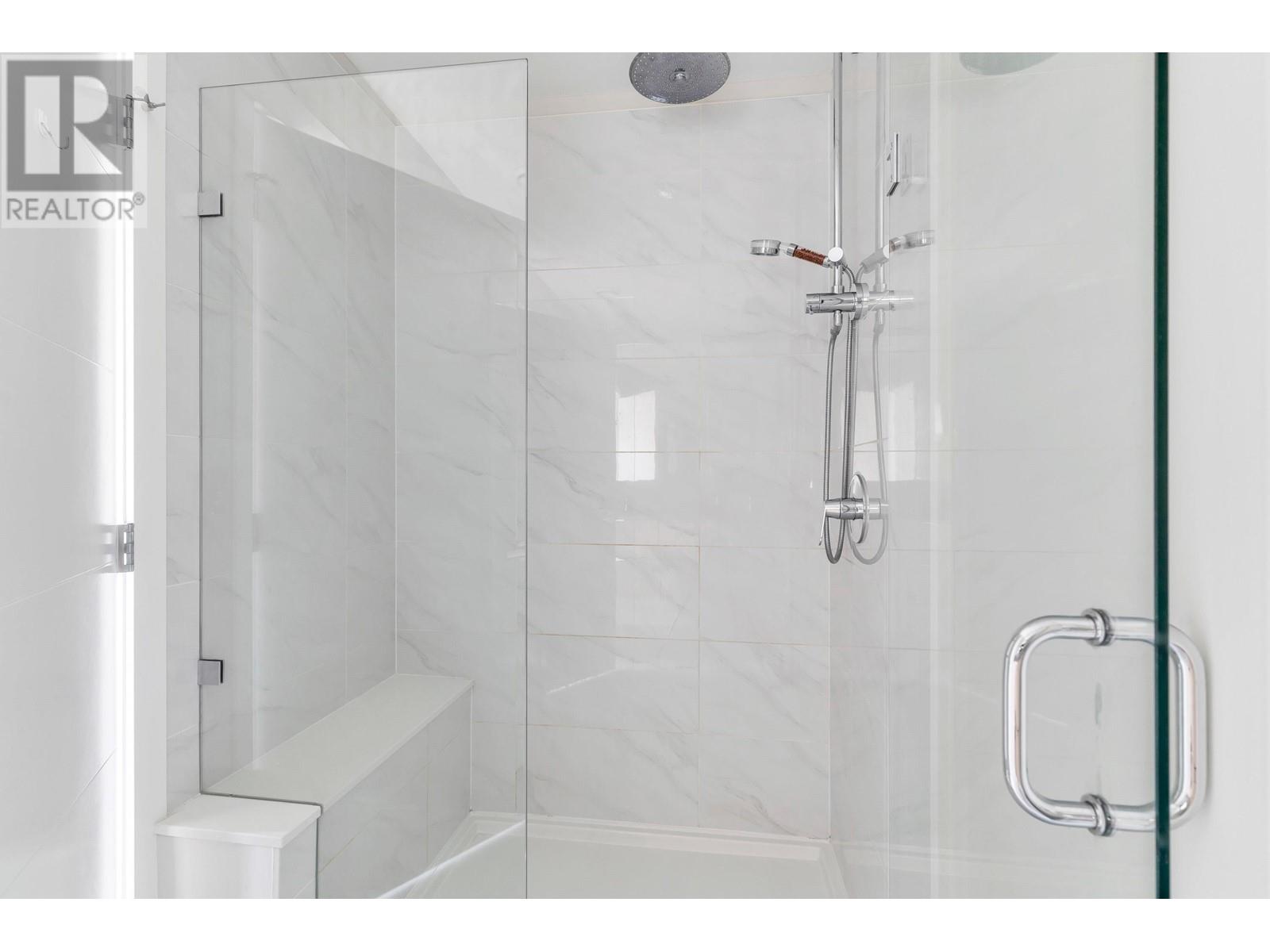 Listing Picture 16 of 40 : 214 9233 ODLIN ROAD, Richmond / 烈治文 - 魯藝地產 Yvonne Lu Group - MLS Medallion Club Member