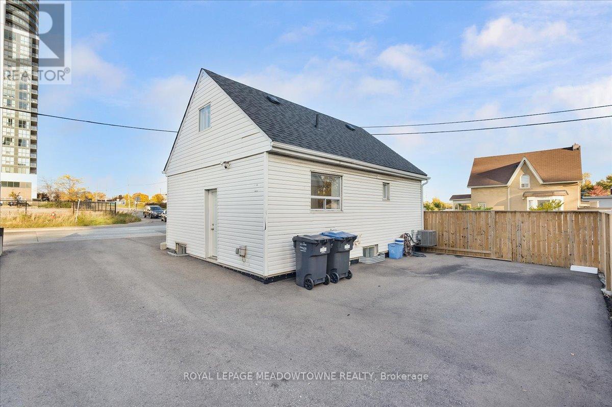 15 Centre Street S, Brampton (Queen Street Corridor), Ontario  L6W 2X6 - Photo 23 - W9511999