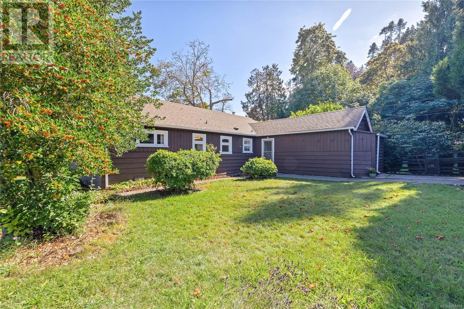 Property at 171 Fulford-Ganges Rd image 3