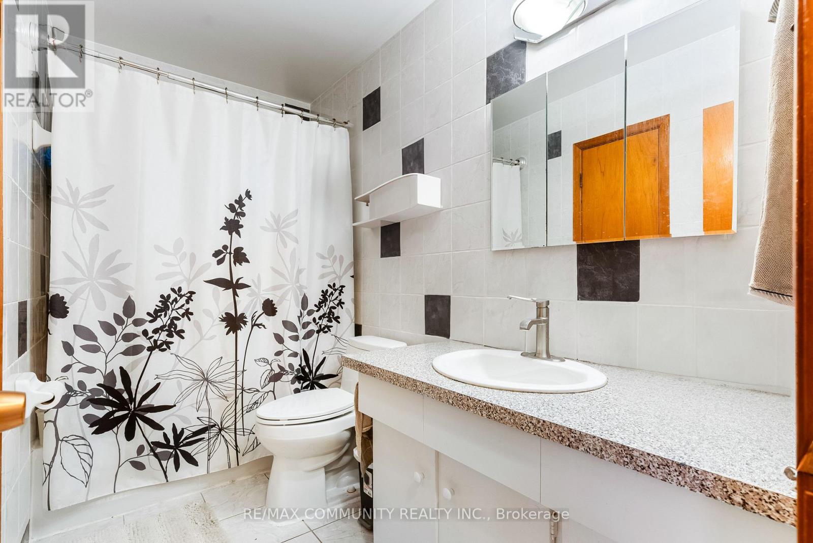 106 Victory Drive, Toronto, Ontario  M3M 2J8 - Photo 13 - W9512211