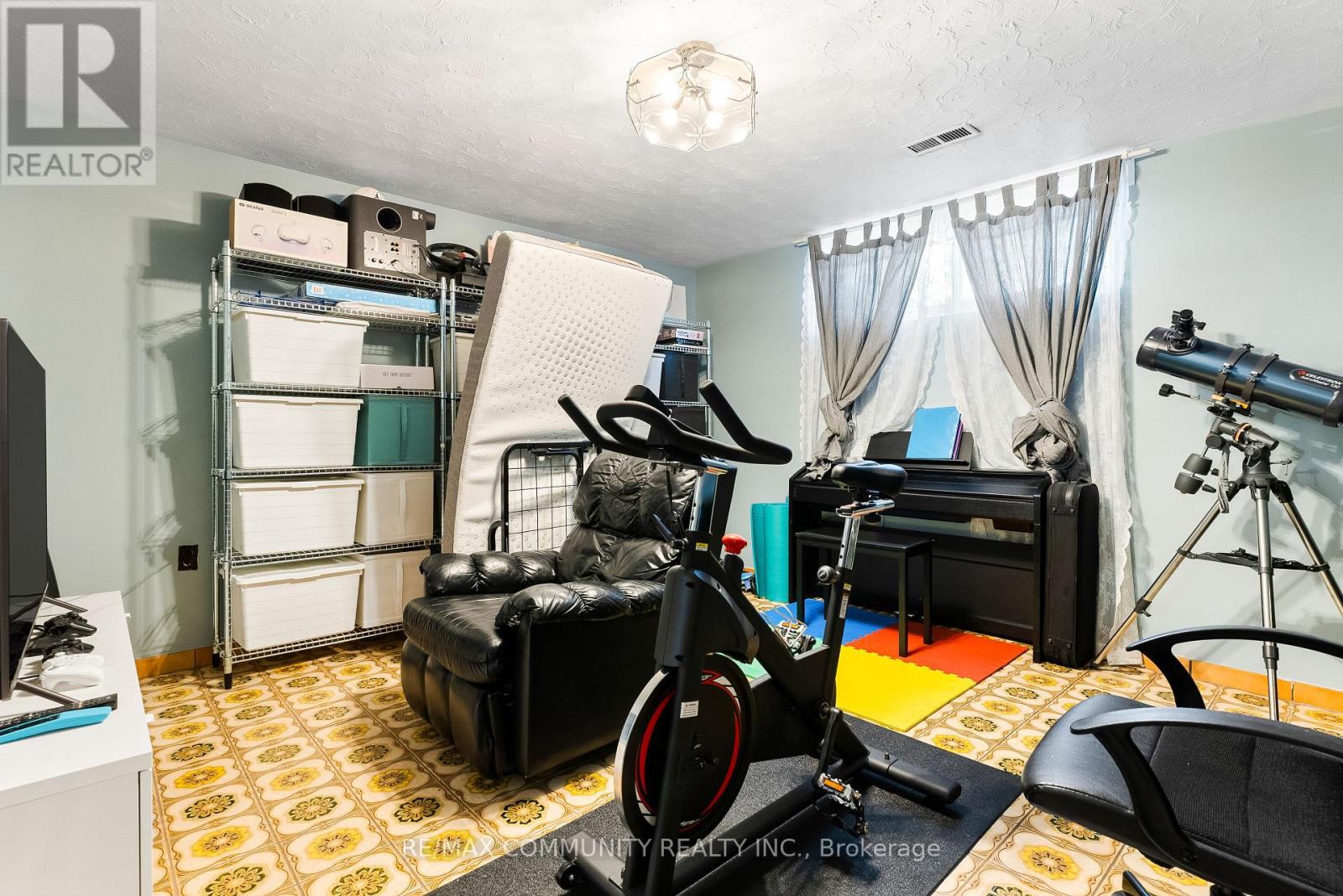 106 Victory Drive, Toronto, Ontario  M3M 2J8 - Photo 17 - W9512211