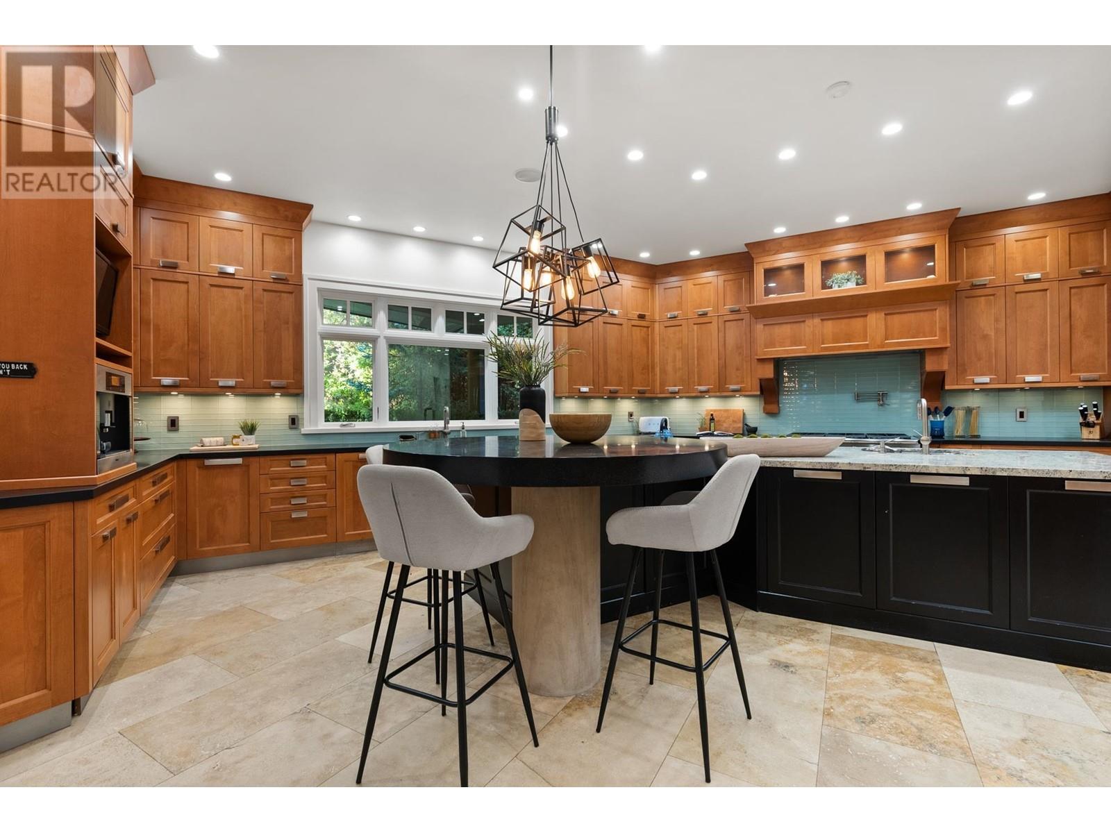 2579 Hyannis Point, North Vancouver, British Columbia  V7H 1R9 - Photo 8 - R2939032