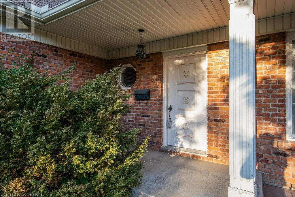 56 Ridgeview Crescent, Waterloo, Ontario  N2L 2P9 - Photo 4 - 40665935