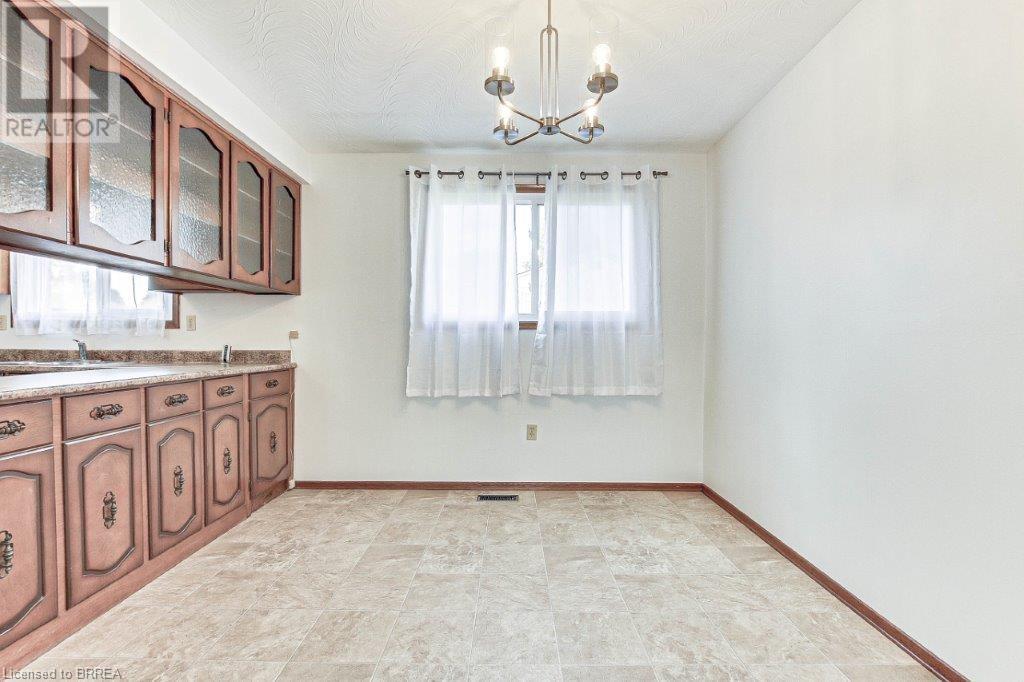 31-33 Ivanhoe Road, Brantford, Ontario  N3R 6V1 - Photo 9 - 40666118