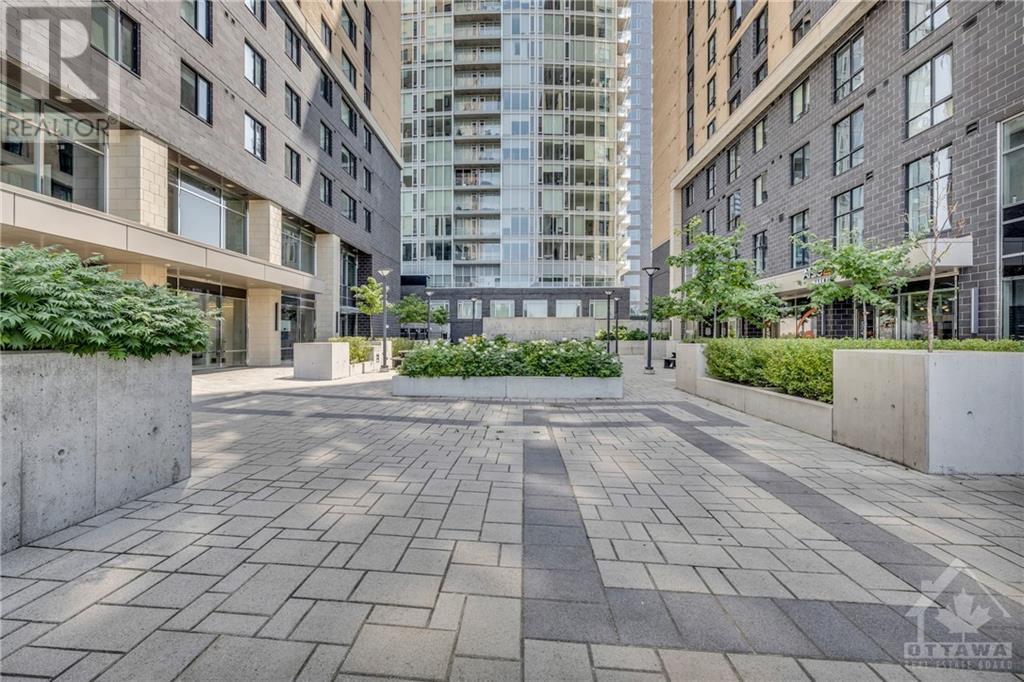 105 CHAMPAGNE AVENUE UNIT#609 Ottawa