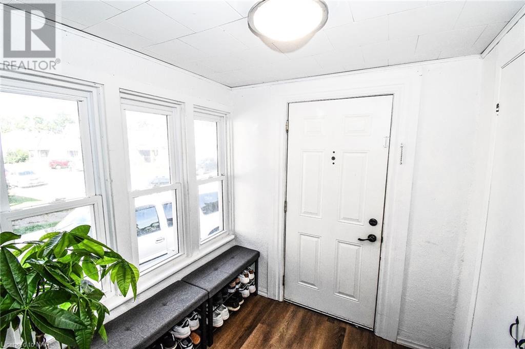 39 Richmond Avenue, St. Catharines, Ontario  L2R 3W6 - Photo 2 - 40653345