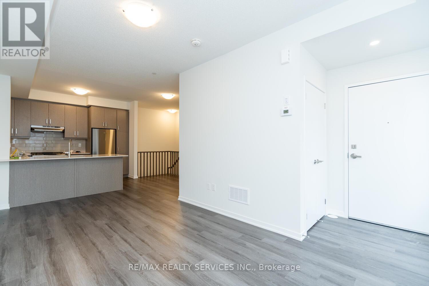 Th 305 - 130 Honeyscrisp Crescent, Vaughan, Ontario  L4K 0N7 - Photo 6 - N9512728