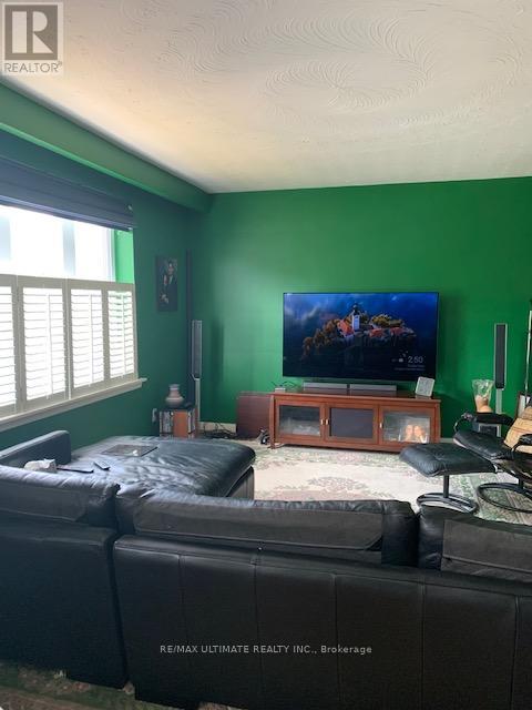 Property at 257 PATRICIA AVENUE image 4