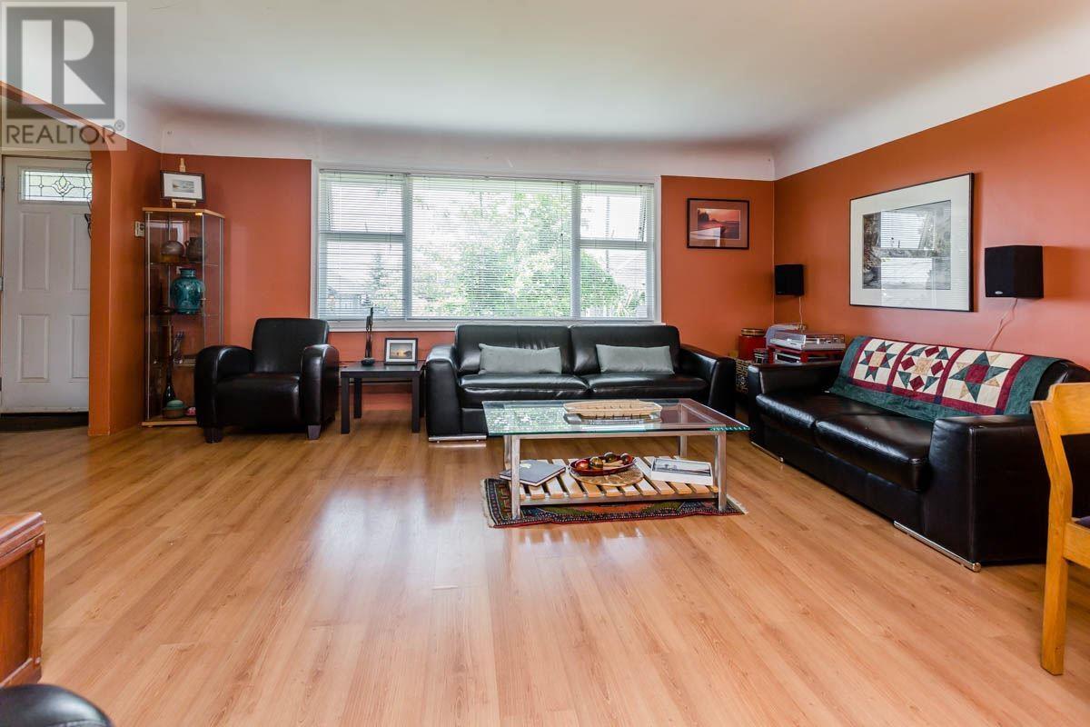 Property at 923 QUADLING AVENUE image 5