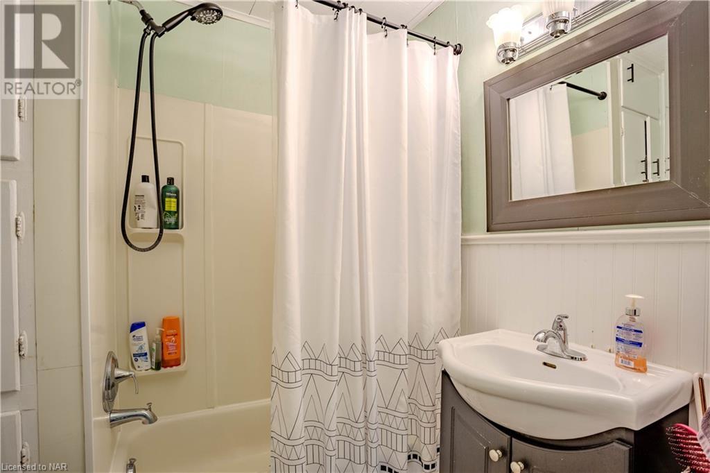 246 Henrietta Street N, Fort Erie, Ontario  L2A 2K7 - Photo 12 - 40641712