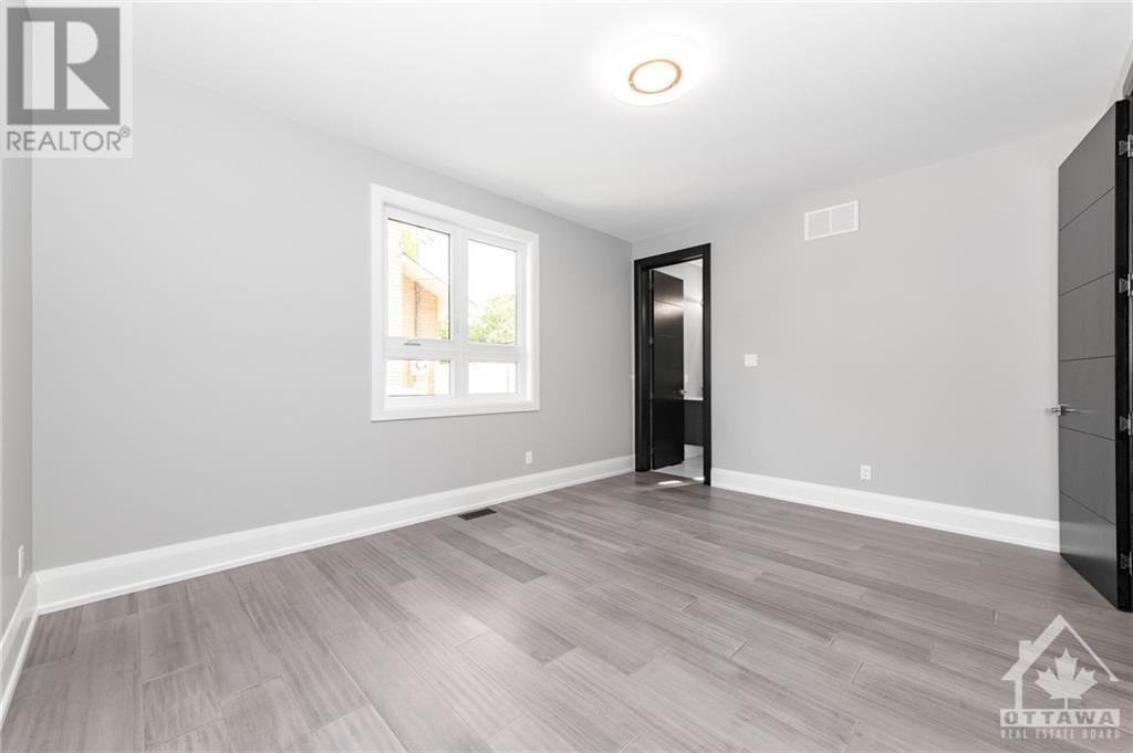 224 Roger RoadOttawa, Ontario  K1H 5C6 - Photo 11 - X9524392