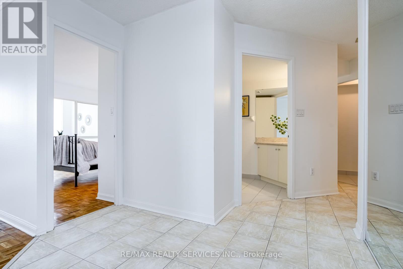 401 - 3 Hickory Tree Road, Toronto, Ontario  M9N 3W5 - Photo 6 - W9513518