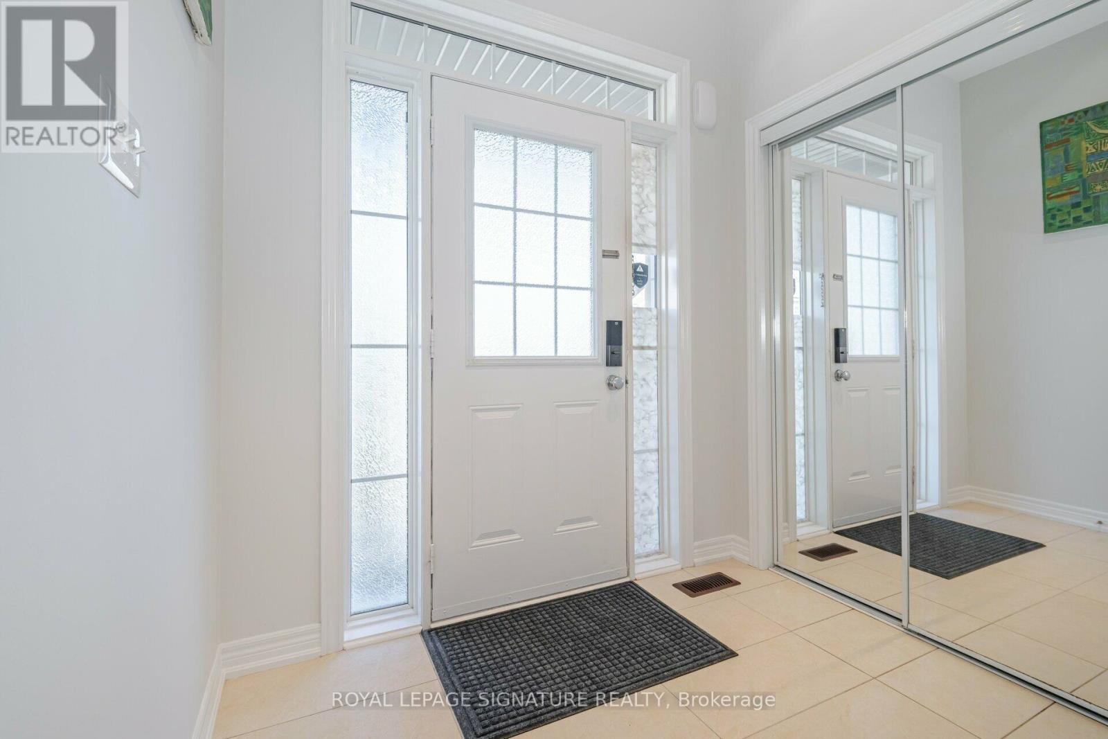 5520 Meadowcrest Avenue, Mississauga, Ontario  L5M 0V1 - Photo 4 - W9513530