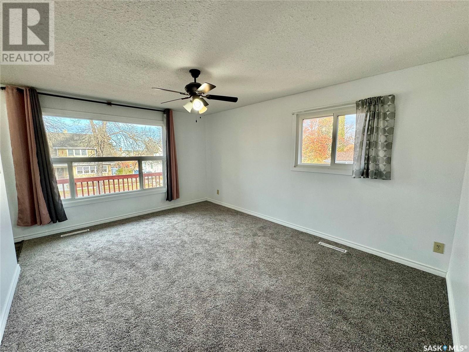 Property at 129 19th STREET E image 3