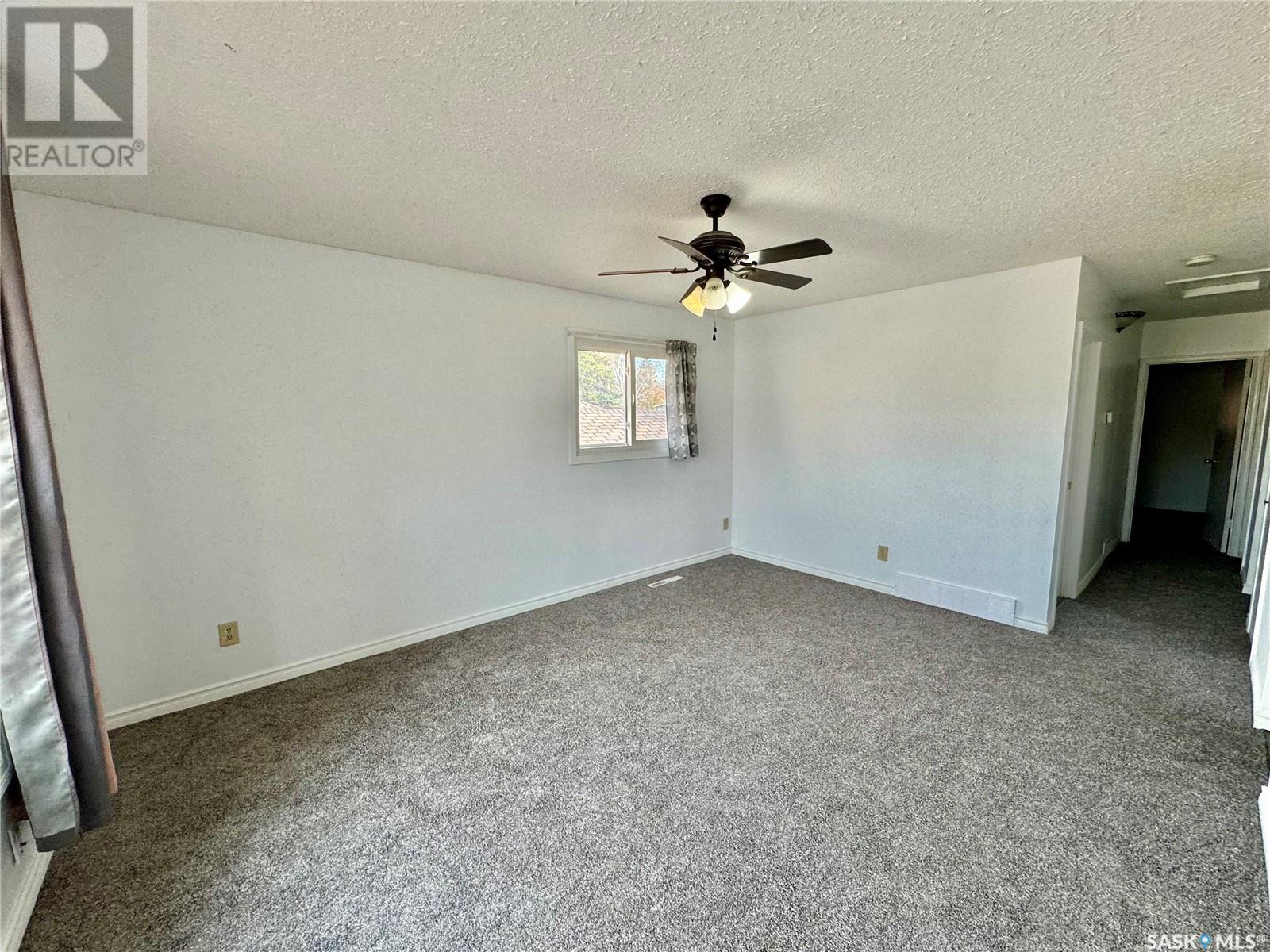 Property at 129 19th STREET E image 4