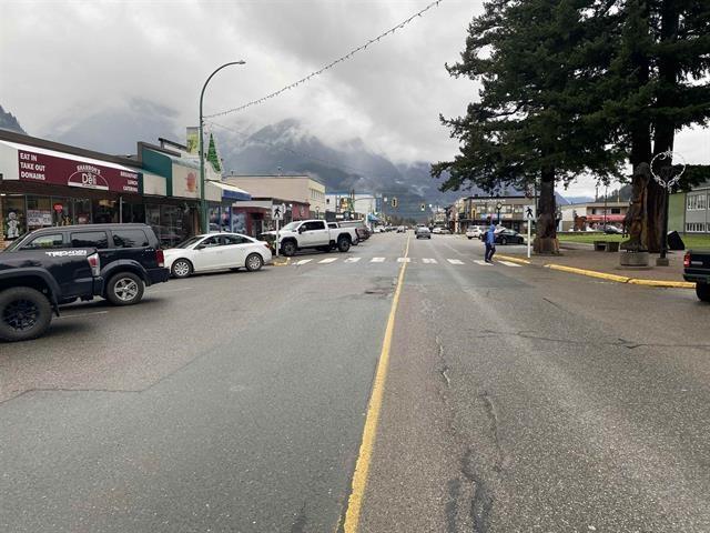 348 Wallace Street, Hope, Hope, British Columbia  V0X 1L0 - Photo 2 - C8063964