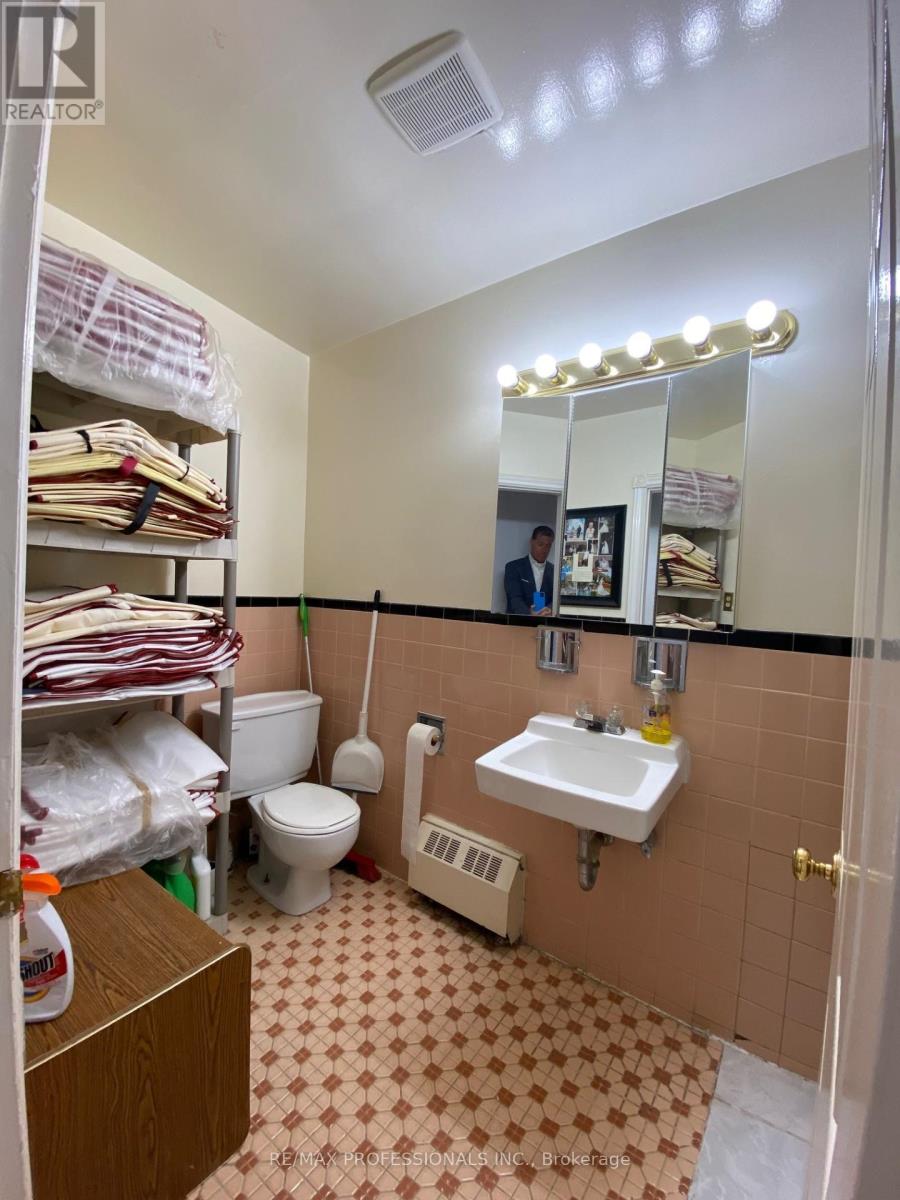 566 Sheppard Avenue W, Toronto (Bathurst Manor), Ontario  M3H 2R9 - Photo 26 - C9513900