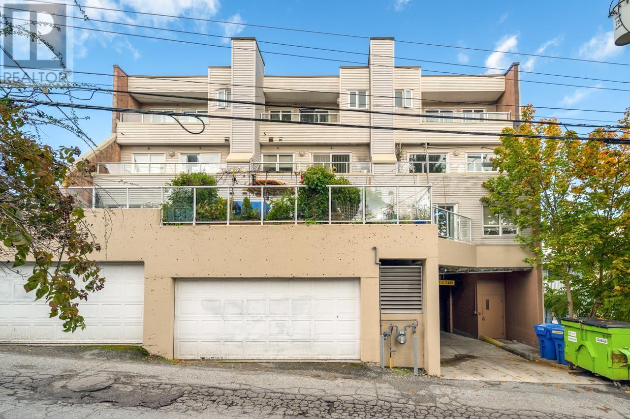Listing Picture 4 of 5 : 4416 W 10TH AVENUE, Vancouver / 溫哥華 - 魯藝地產 Yvonne Lu Group - MLS Medallion Club Member