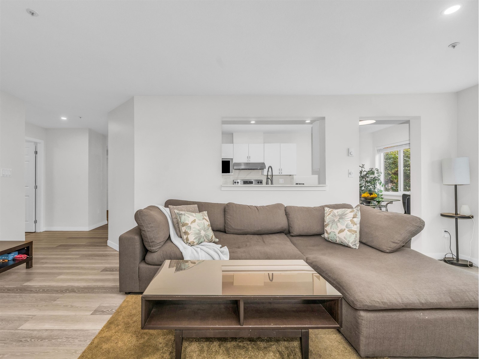 101 15140 29a Avenue, Surrey, British Columbia  V4P 3B1 - Photo 1 - R2939109