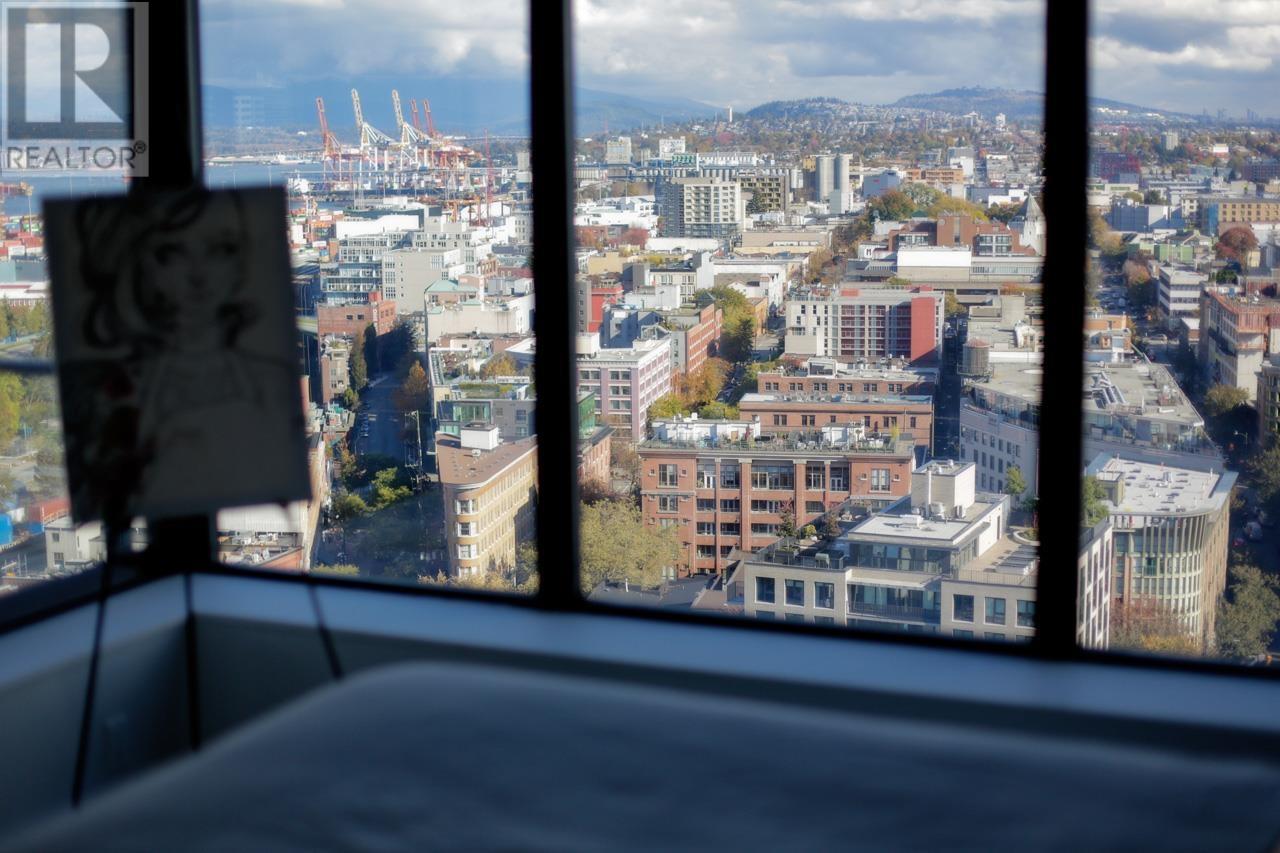 Listing Picture 11 of 22 : 2201 108 W CORDOVA STREET, Vancouver / 溫哥華 - 魯藝地產 Yvonne Lu Group - MLS Medallion Club Member