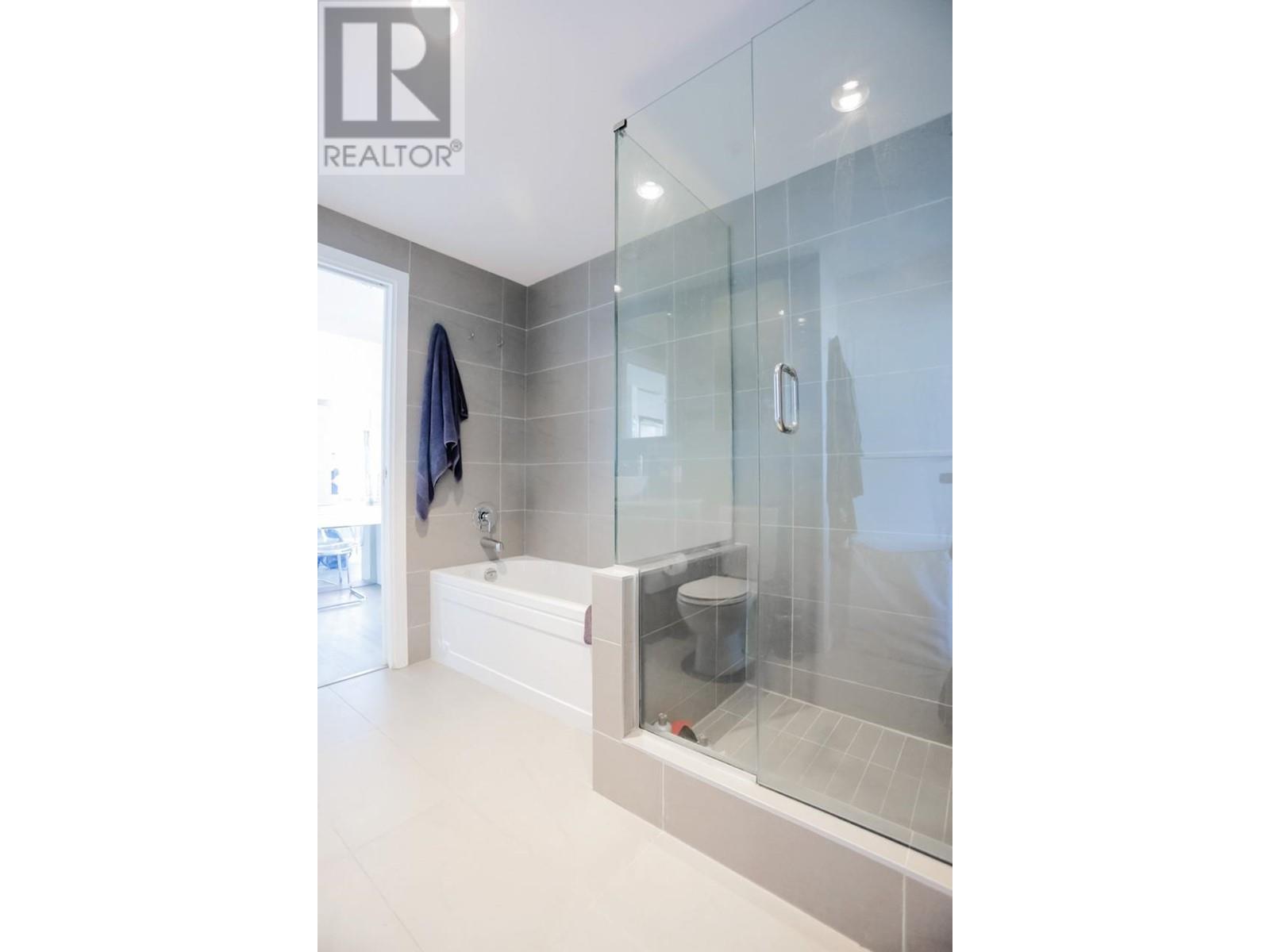 Listing Picture 13 of 22 : 2201 108 W CORDOVA STREET, Vancouver / 溫哥華 - 魯藝地產 Yvonne Lu Group - MLS Medallion Club Member