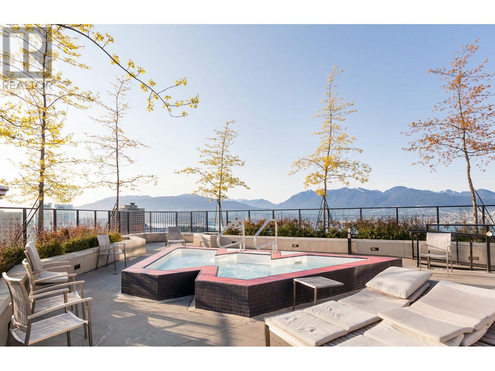 Listing Picture 19 of 22 : 2201 108 W CORDOVA STREET, Vancouver / 溫哥華 - 魯藝地產 Yvonne Lu Group - MLS Medallion Club Member