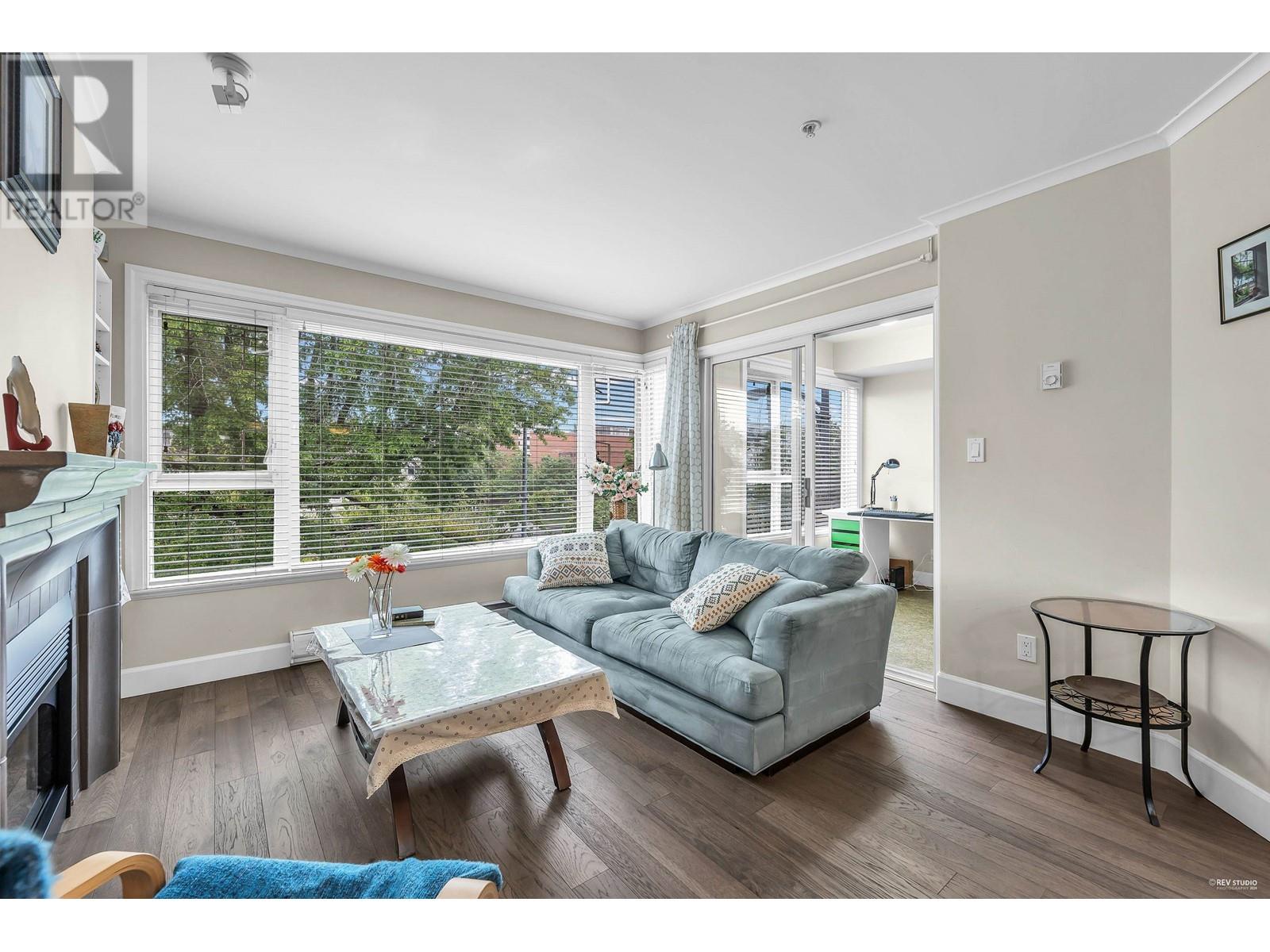 Listing Picture 11 of 28 : 301 2103 W 45TH AVENUE, Vancouver / 溫哥華 - 魯藝地產 Yvonne Lu Group - MLS Medallion Club Member