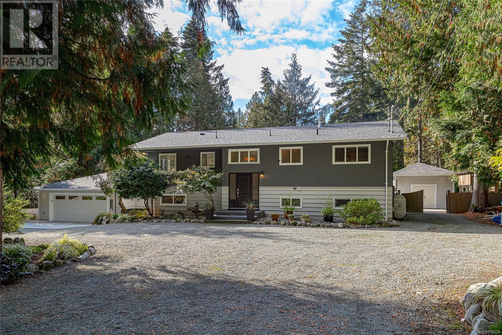 11024 Baxendale Rd, North Saanich, British Columbia  V8L 5M4 - Photo 1 - 979424