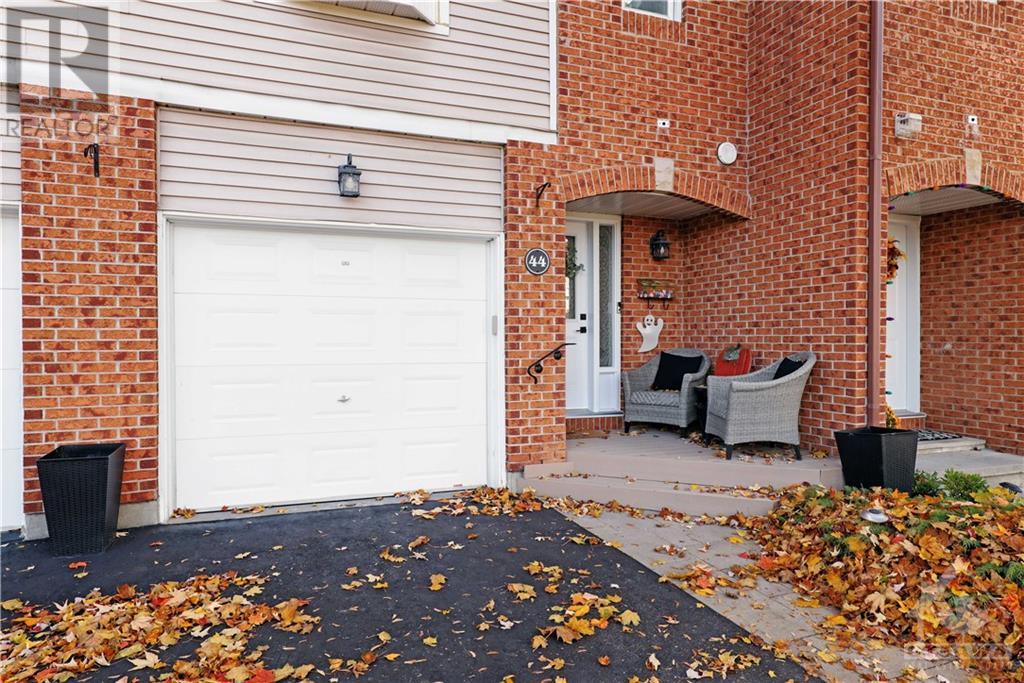 44 Almond Lane, Ottawa, Ontario  K2L 3T4 - Photo 2 - 1418040