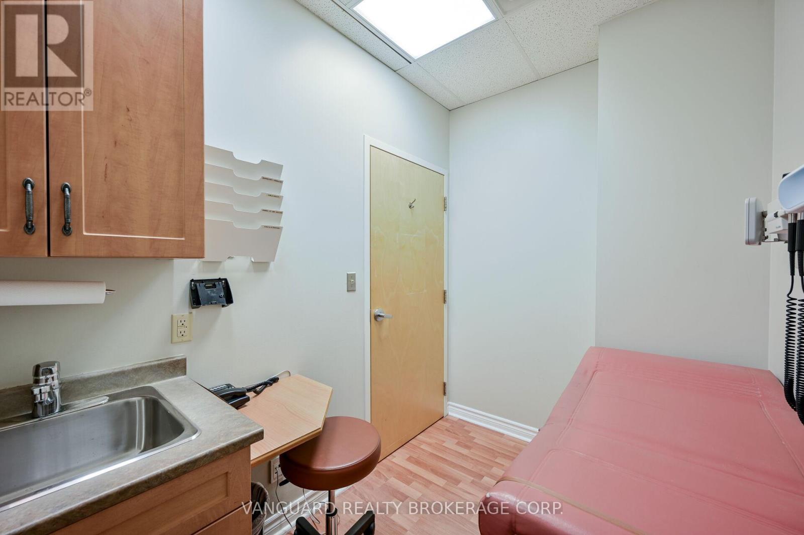 209 - 400 Bronte Street, Milton, Ontario  L9T 0H7 - Photo 34 - W9514256