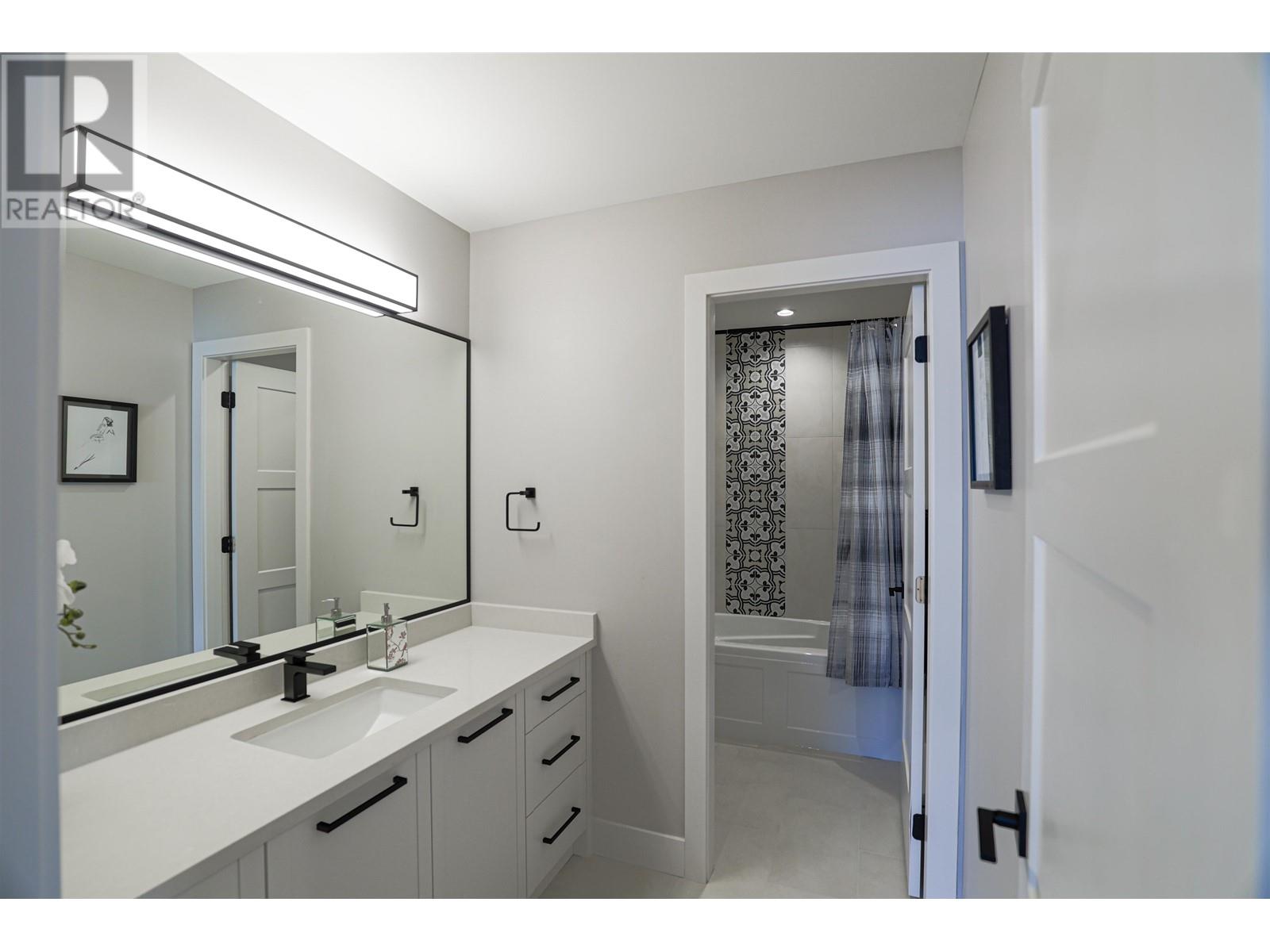 1388 Madore Avenue, Coquitlam, British Columbia  V3K 3C2 - Photo 9 - R2939195