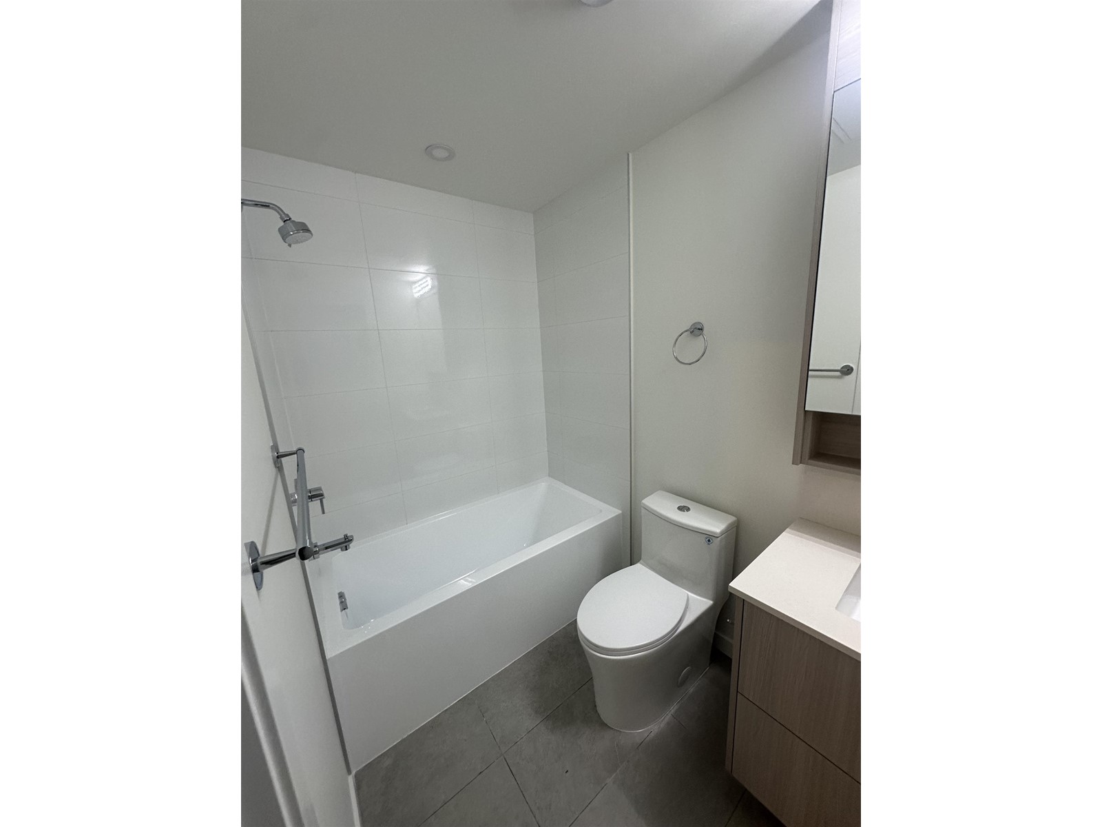 W304 10823 139a Street, Surrey, British Columbia  V2V 0A6 - Photo 5 - R2938486