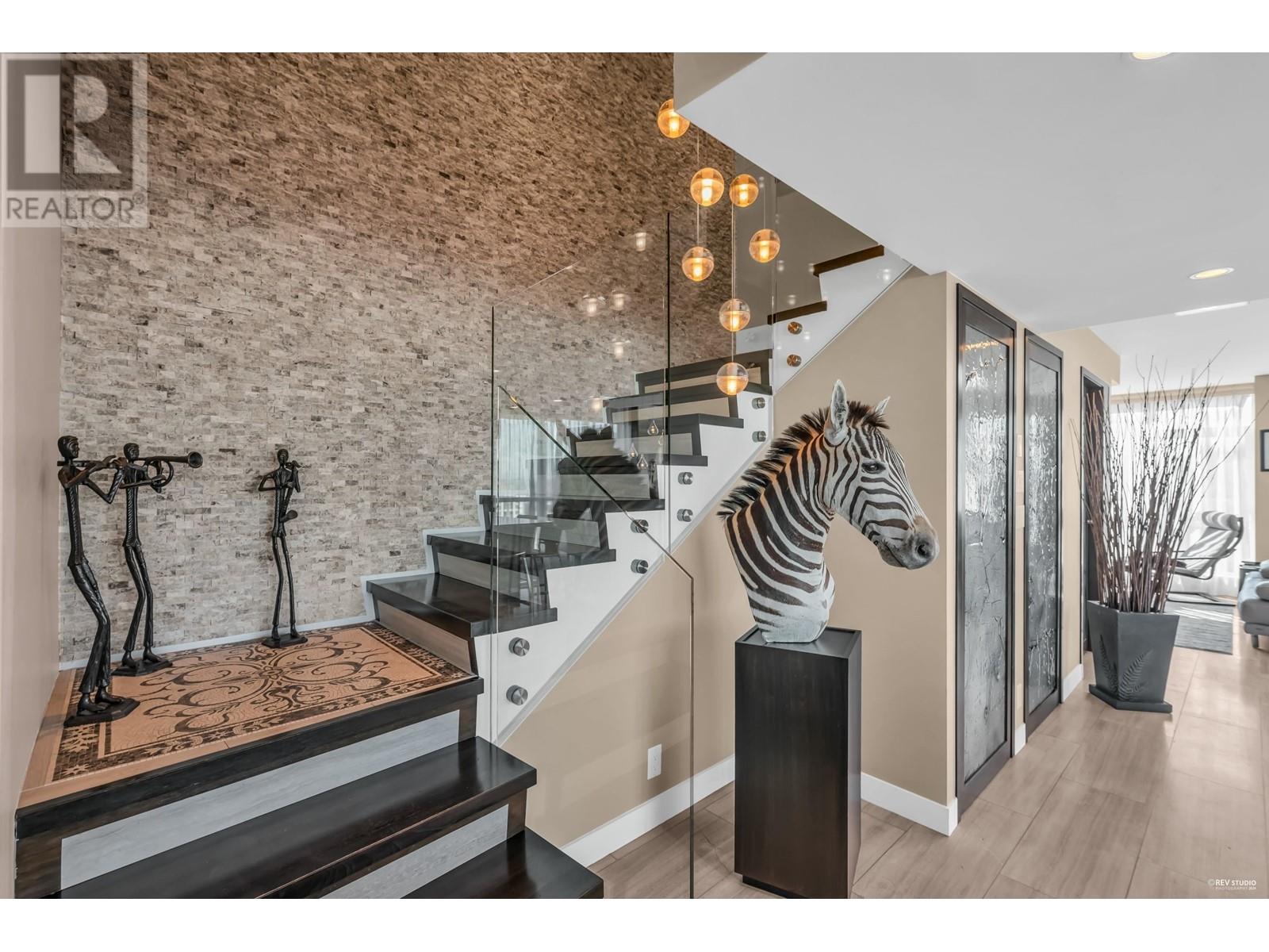 Property at 2803 4400 BUCHANAN STREET image 1