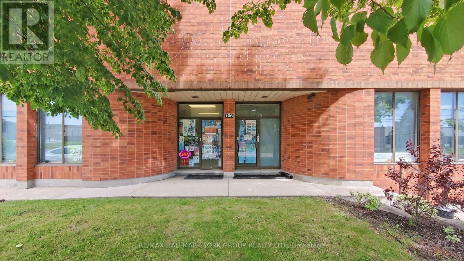 126 Martin Ross Avenue, Toronto, Ontario  M3J 2L4 - Photo 4 - W8404192