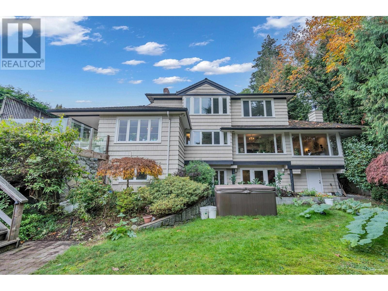 1340 Palmerston Avenue, West Vancouver, British Columbia  V7T 2H7 - Photo 1 - R2939529