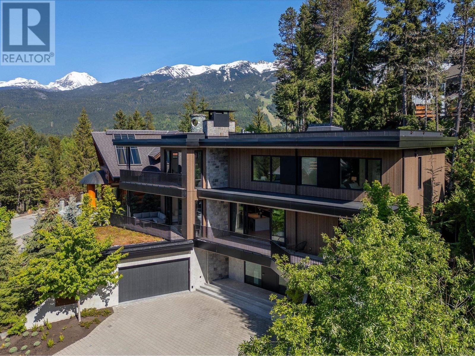 3565 Falcon Crescent, Whistler, British Columbia  V8E 0B9 - Photo 2 - R2939567