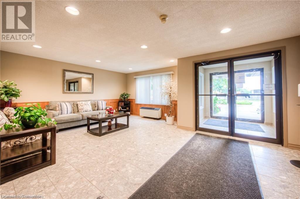 30 Hugo Crescent Unit# 211, Kitchener, Ontario  N2M 3Z2 - Photo 3 - 40670325
